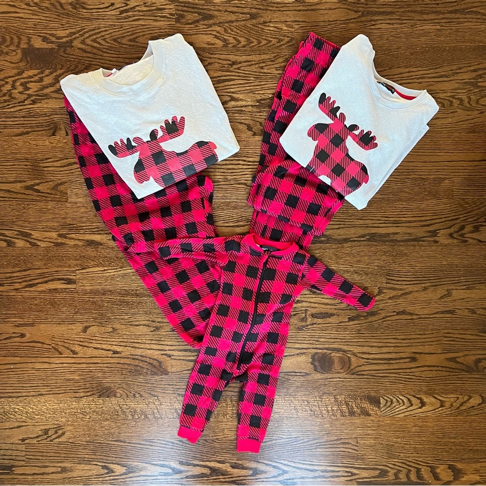✨SOLD✨ Family Holiday Matching Jammies (M, XL, 9-12M)